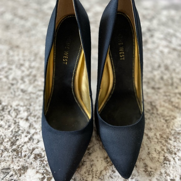 Nine West black heels - Picture 2 of 6